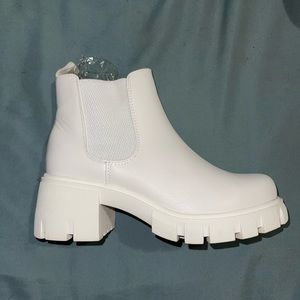 Soda PIONEER ~ Women Lug Sole Mid Heel Chelsea Fashion Ankle Bootie